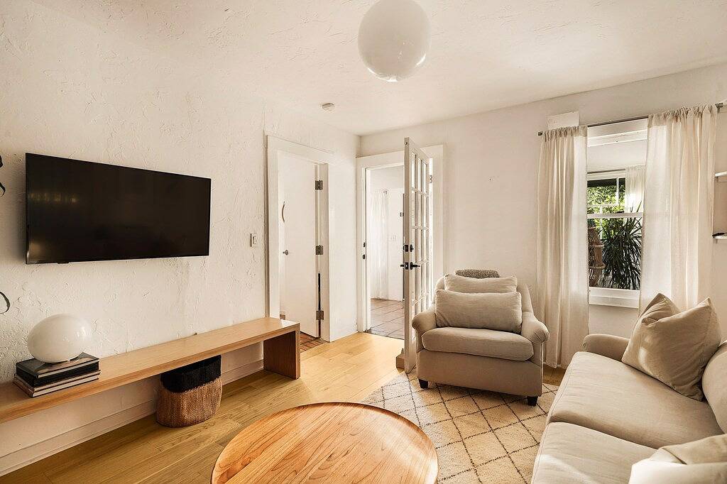 Venice Beach Cottage with incredible outdoor space! in Venice Beach (Los Angeles), Los Angeles