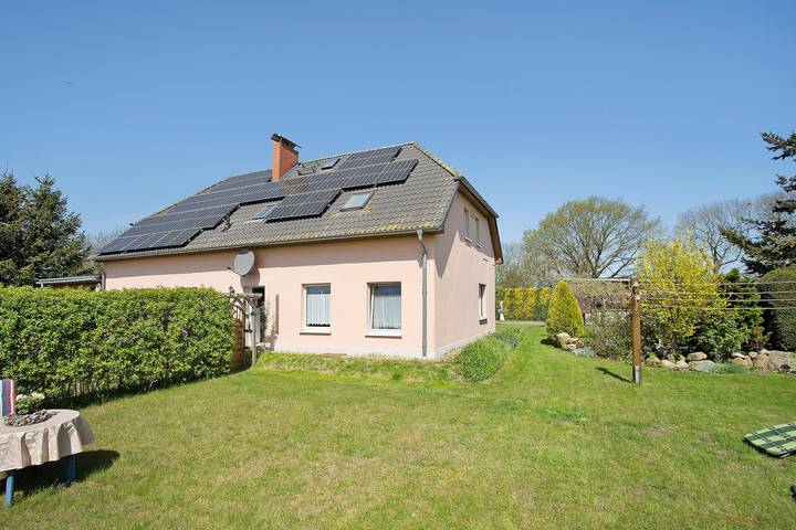 Ganze Wohnung, Ferienwohnung Lüsso mit privater Terrasse, privatem Garten und Wlan in Lüssow, Stralsund Umland
