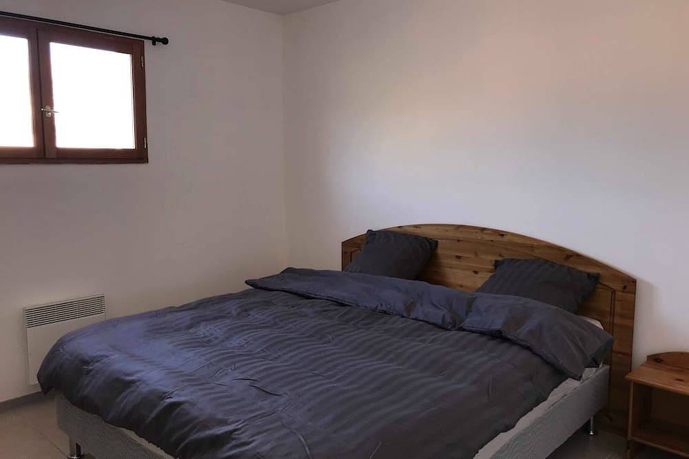 Entire apartment, The Watchtower 1 - 3 bedroom apartment Panoramic view in Montbrun-les-Bains, Nyons region