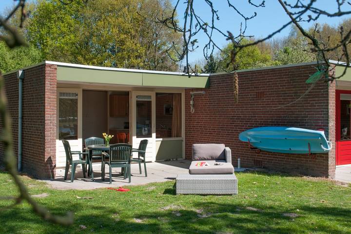 Bungalow für 4 Personen, mit Balkon/Terrasse und Terrasse sowie Garten und Pool in Arcen
