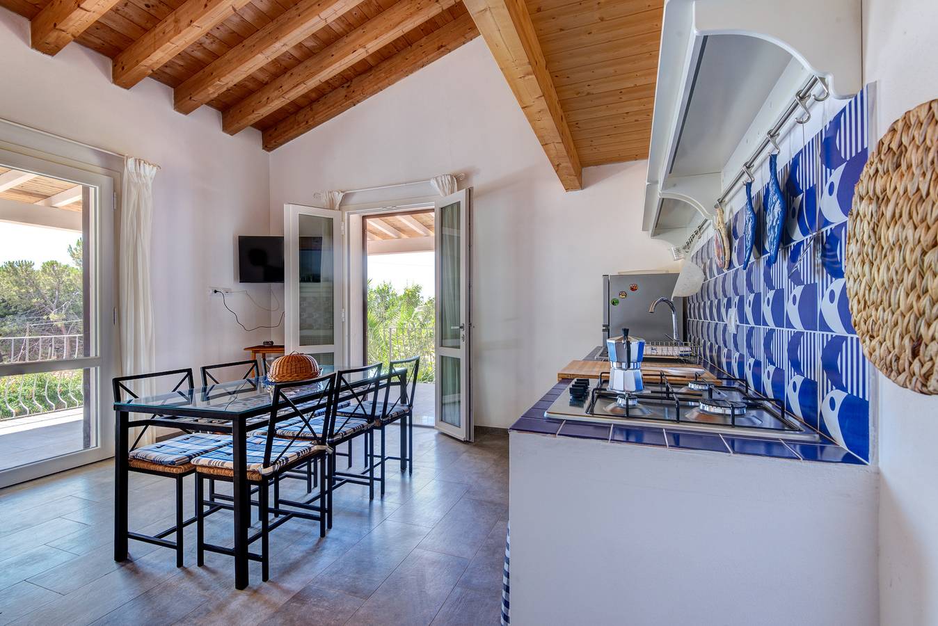 Ganze Wohnung, Ferienwohnung 'Artistica 5' mit Meerblick, gemeinsamer Terrasse und Klimaanlage in Madonna delle Grazie, Elba