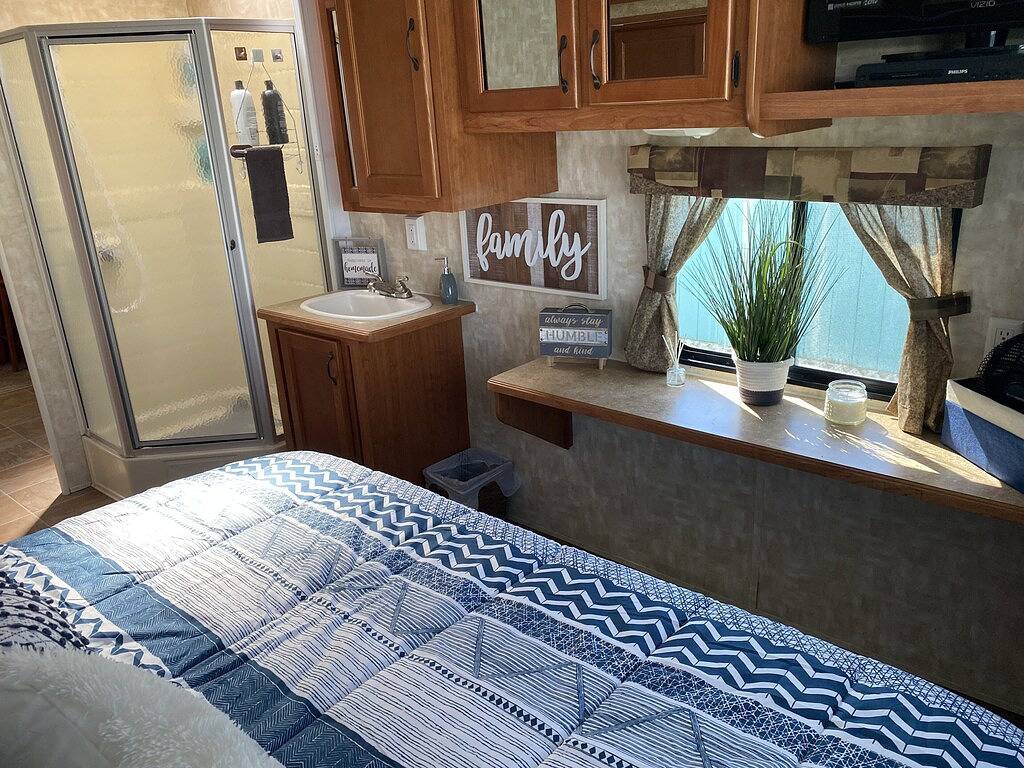 Brand New 2025 Rv on a Private Canal Lot and close to Beach in Crystal Beach, Galveston County