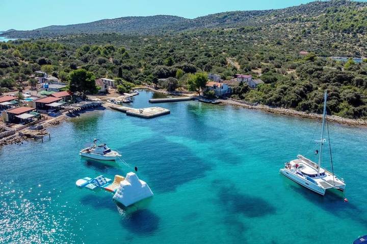 Casa vacanza per 4 persone, con giardino e panorama nonché piscina - 1