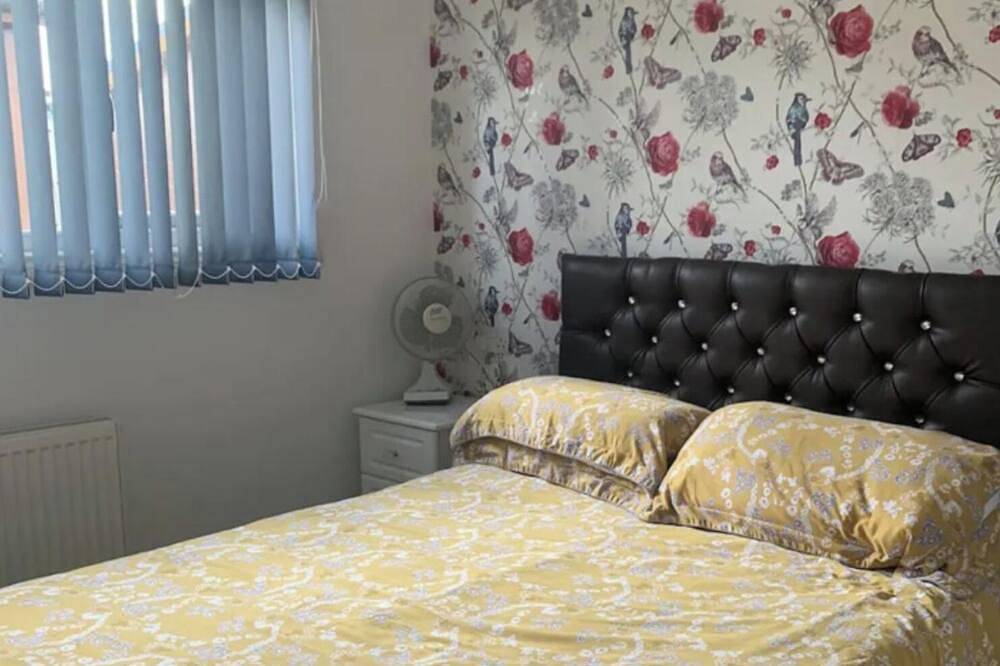 2 Bed Chalet Sleeps 6 - Pets, Near Beach, Parking in Mablethorpe, Lincolnshire