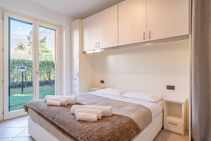 Gîte pour 4 personnes, avec terrasse et piscine ainsi que jardin et vue à Gravedona - 4