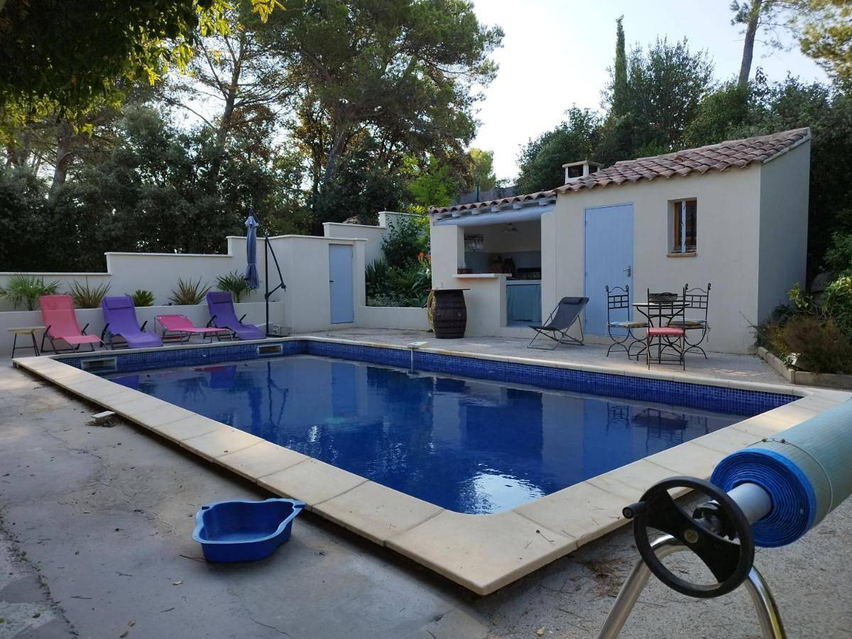 Three-Bedroom House in Sauveterre, Région de Nîmes
