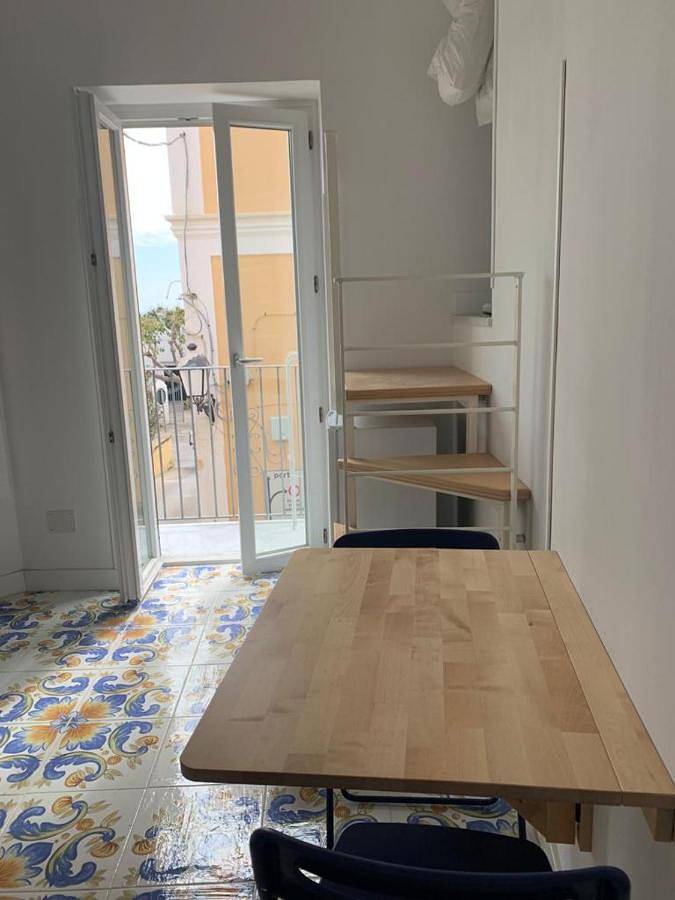 Appartamento per 2 persone, con balcone e panorama, con animali domestici in Ventotene