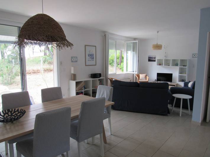 Renoviertes Haus in Ozeannähe, Haustiere erlaubt, WLAN, Parkplatz in L'Aiguillon-la-Presqu'île, Vendée