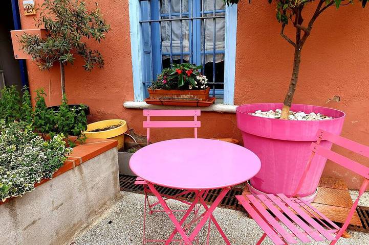 Entire apartment, L'Abri Sous Roche: Air-conditioned studio in Maison d'Hôtes, 2 steps from the museum! in Tautavel, Mediterranean Coast (France)