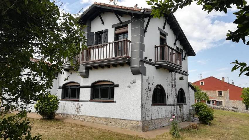Casa rural para 10 personas, con jardín y vistas, Se admiten mascotas en Poo de Llanes - 2