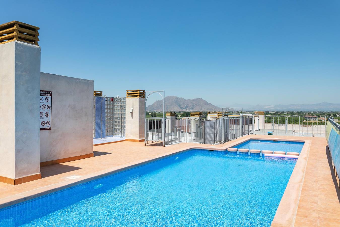 Apartamento entero, Apartamento Luz De Almoradí Costa Blanca Sud cerca del centro de la ciudad con piscina compartida in Luz de Almoradi, Almoradí