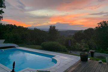 Chambre d’hôte pour 2 personnes, avec jardin et piscine dans Desingy