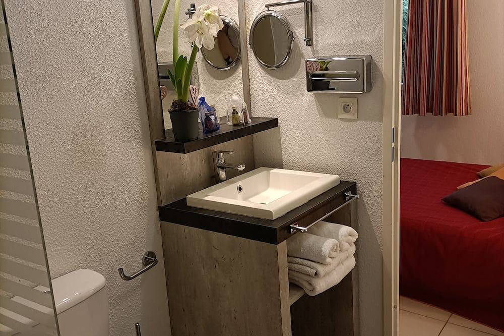 Entire apartment, Studio Dans Résidence Avec Piscine B29 in Salies-de-Béarn, Béarn