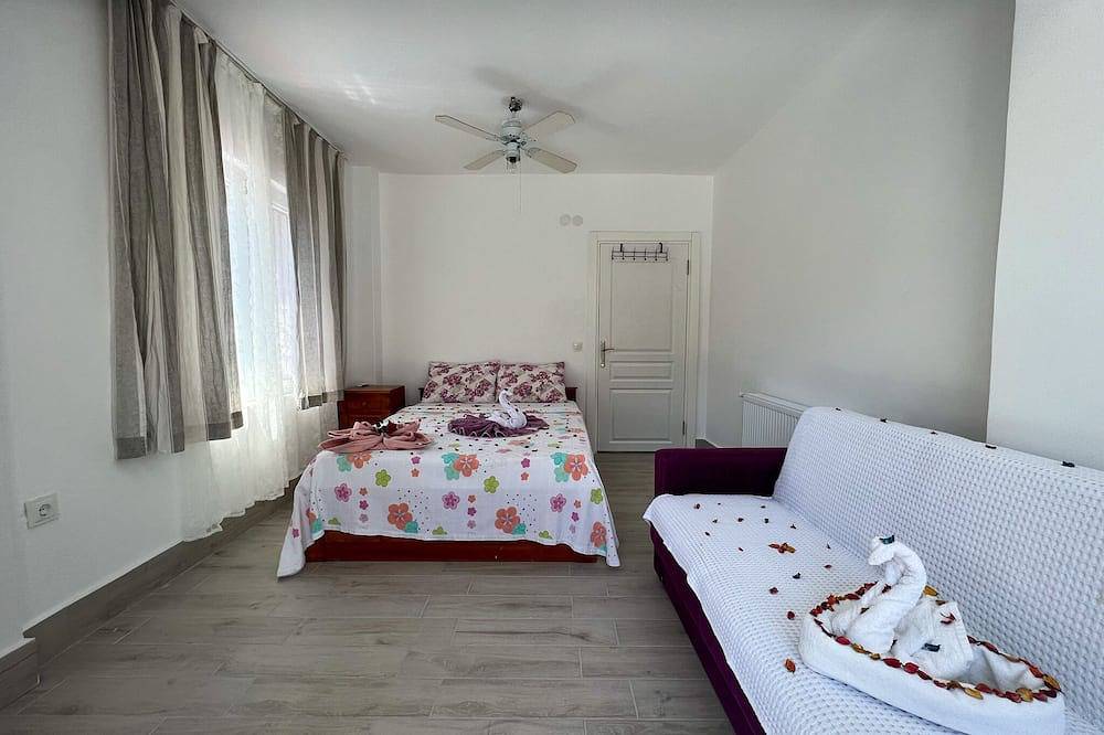 Large House only 100m to the beach, shopping and going out local centre Kemer in Kemer, Antalya Province