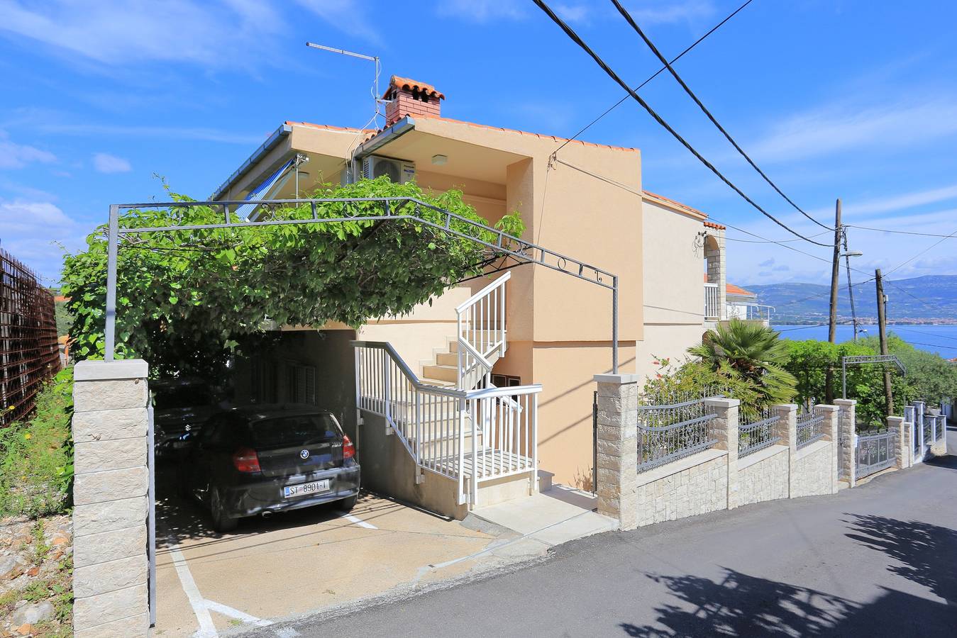 Entire apartment, One bedroom apartment with terrace and sea view Arbanija, Čiovo A-18797-b in Arbanija, Ciovo