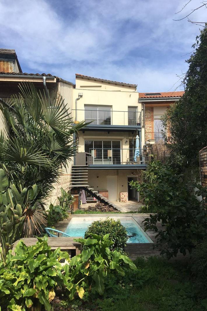 Ferienhaus für 4 Personen, mit Balkon und Terrasse sowie Garten und Pool