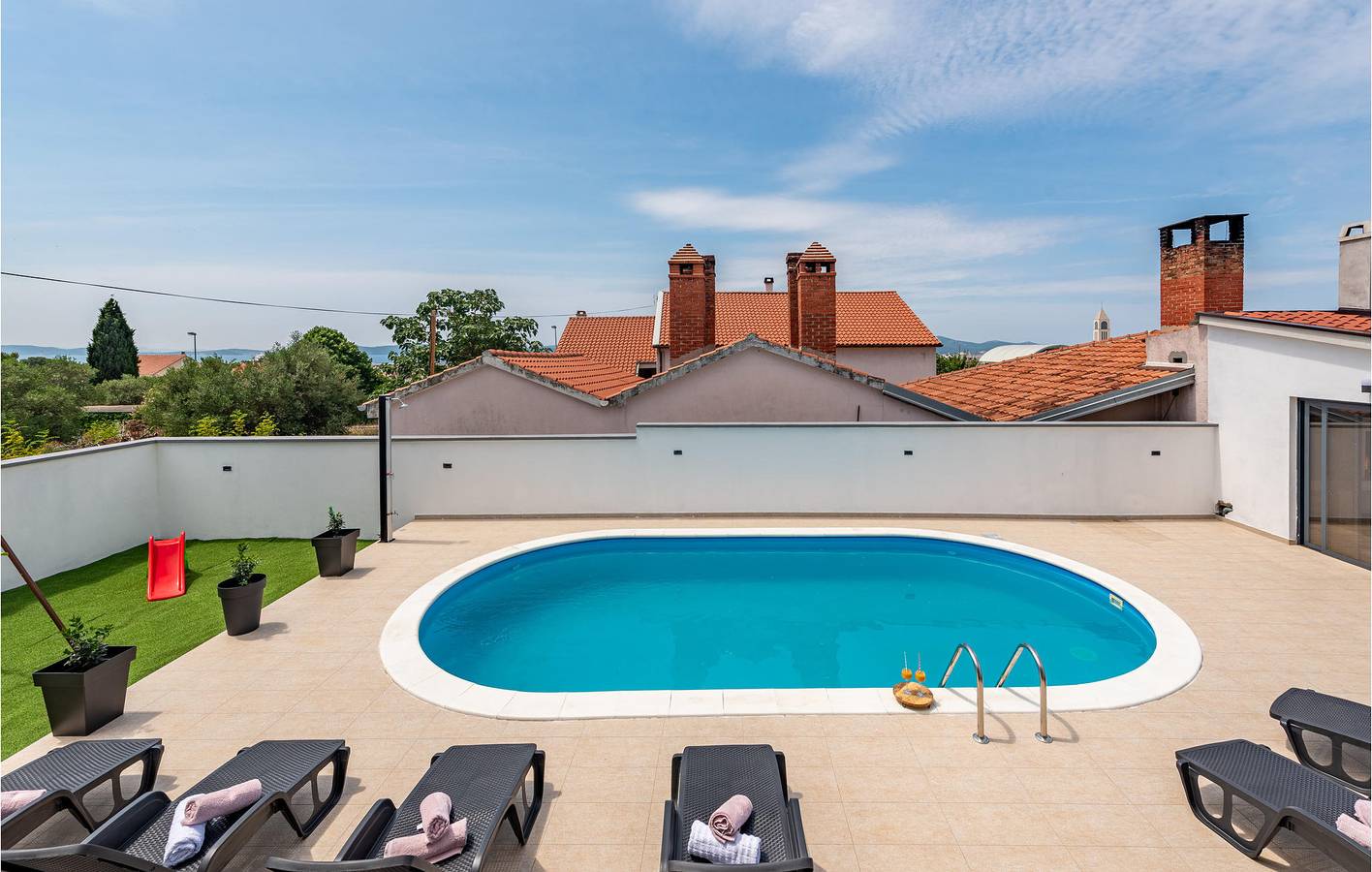 Reizende 2-Zimmer-Wohnung mit Pool, Terrasse und WLAN in Küstennähe in Zadar Stadt, Zadar (Kommun)