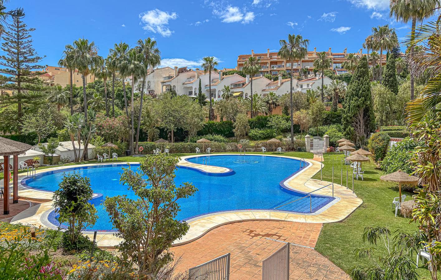 Appartamento in affitto con vista mare: bilocale con terrazza e piscina vicino a Playa de la Yuca in Benalmádena Costa, Benalmádena