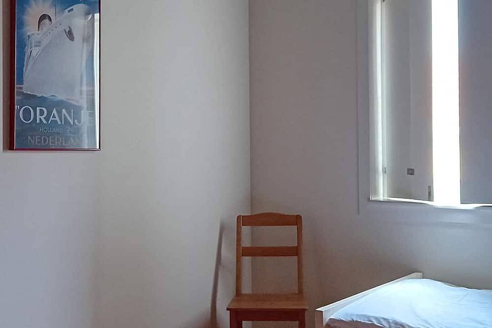 Faial Cottage, Azores - Cozy Local Stay with Private Patio in Cedros, Faial