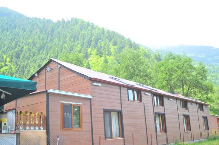 Alojamiento y desayuno para 6 personas, con jardín además de vistas al lago y vistas - 1