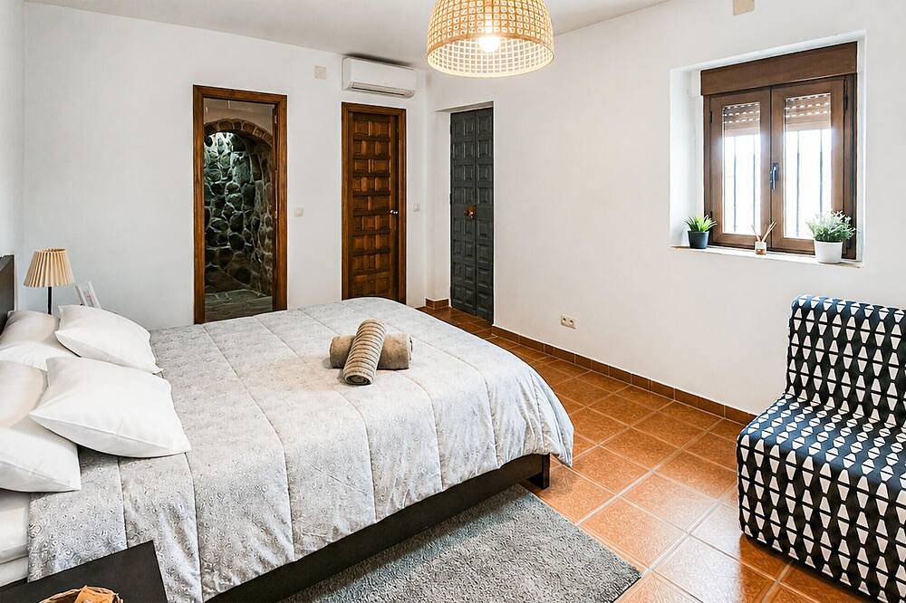 Gorgeous home in Pizarra with private swimming pool, can be inside or outside in Pizarra, Provincia de Málaga