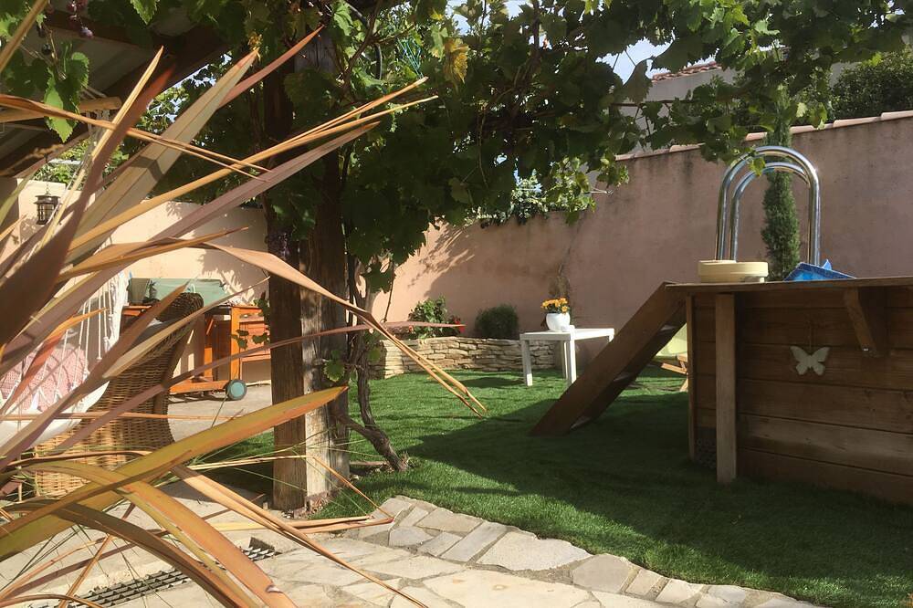 Lovely gite in Provence with swimming pool (pets welcome) in Jonquerettes, Vaucluse