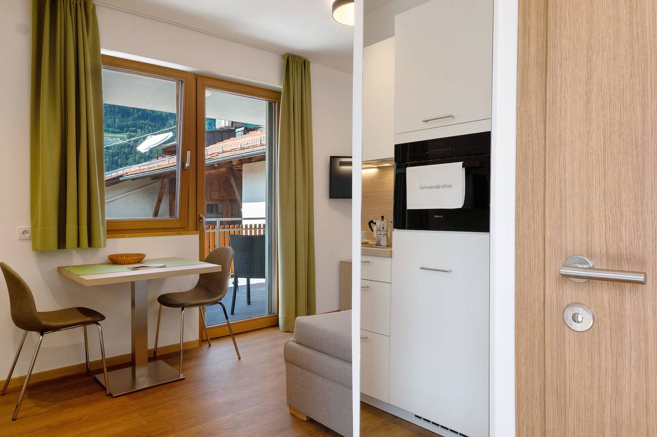 Ganze Wohnung, Ferienwohnung 'Unterdornerhof Typ D' mit Bergblick, privater Terrasse und Wi-Fi in Algund, Texelgruppe