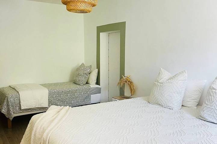Location de vacances pour 10 personnes, avec jacuzzi et jardin à Contes - 4