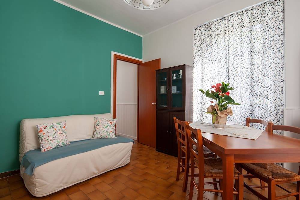 Ganze Wohnung, Apartment with pool for you & your Family- Territory dinners-wellness treatments in Tresana, Val di Magra