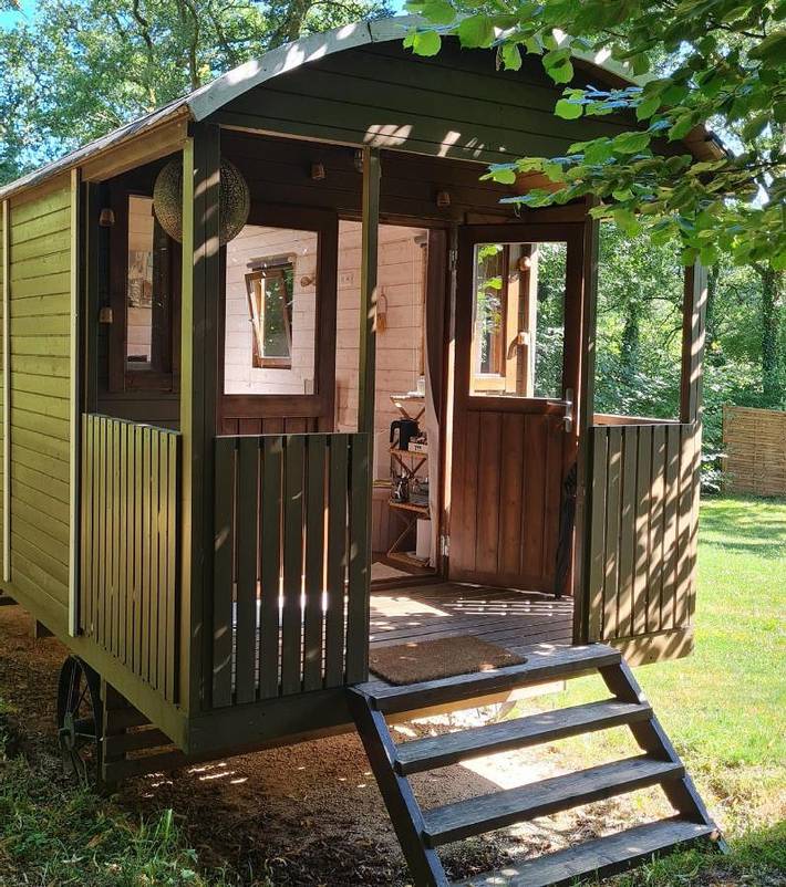 Gîte pour 2 personnes, avec Balcon et Jardin ainsi que Piscine et Sauna à Locunolé