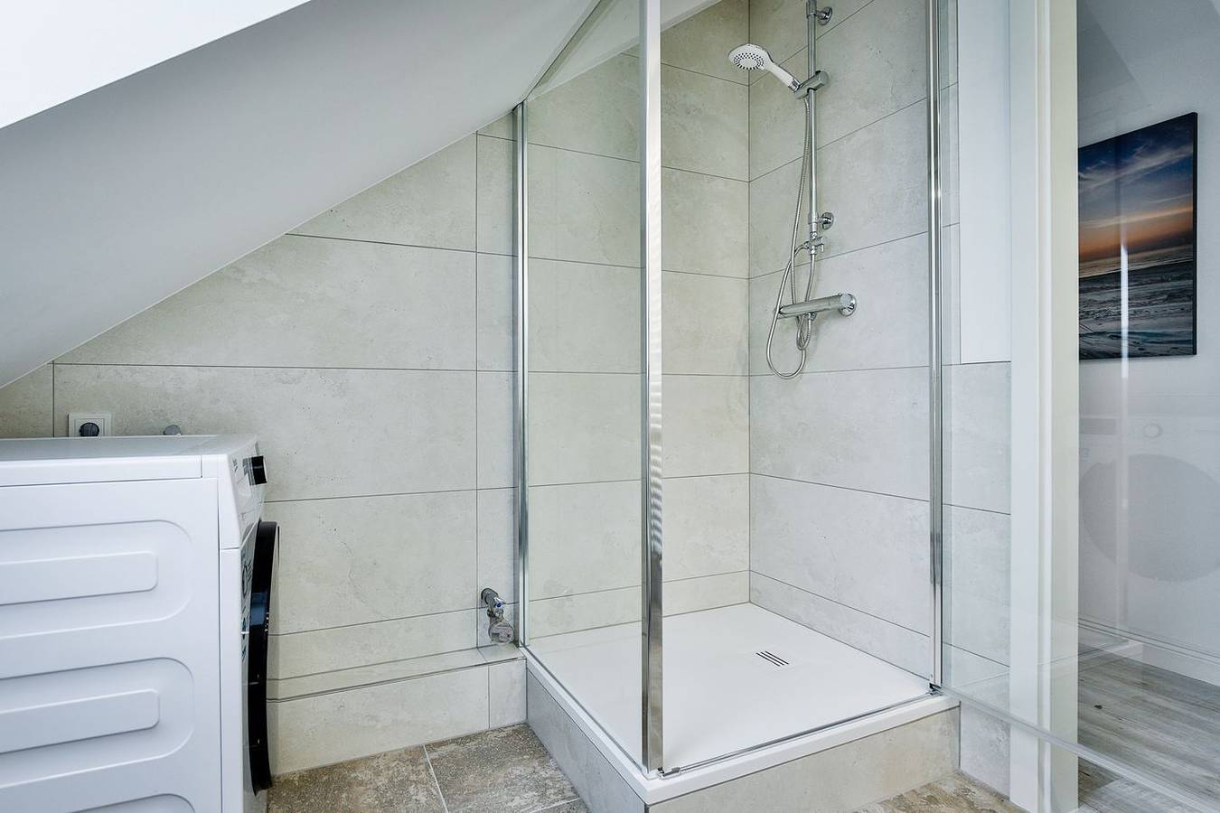 Ganze Wohnung, Moderne Dachgeschosswohnung mit Panoramafenster in ruhiger, strandnaher Lage von Hörnum. in Hörnum, Sylt