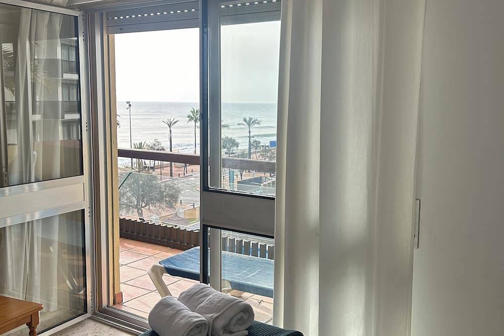 Entire apartment, Nice apartment, in front of the beach. in Fuengirola, Costa del Sol