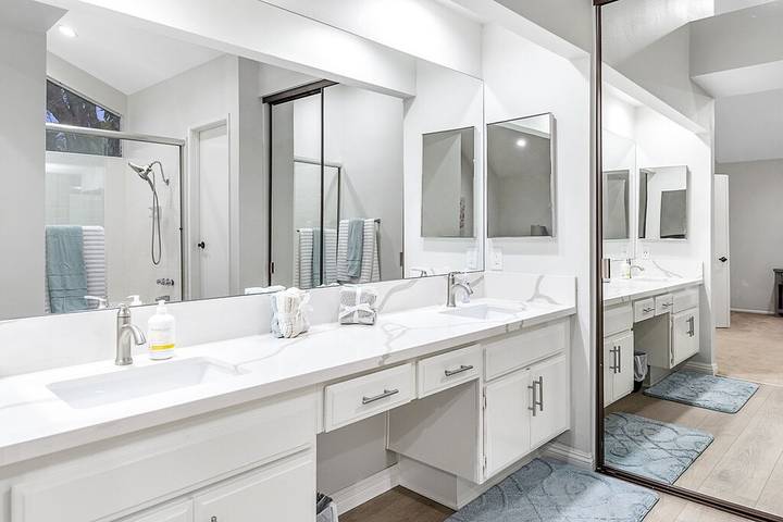 Vacation rental for 6 people, with pool and yard, with pets in Irvine