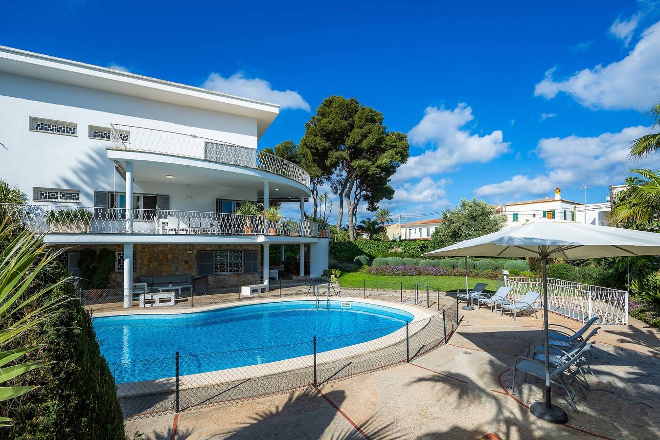 Villa "Son Veri de la Marina" avec piscine et vue sur la mer in El Arenal, Llucmajor