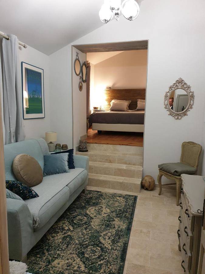 Maison d’hôte pour 3 personnes, avec Terrasse et Jardin ainsi que Bassin pour enfant et Piscine