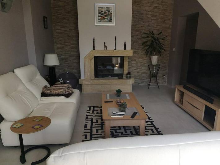 Cottage pour 6 personnes, avec piscine ainsi que vue et terrasse à Calamane