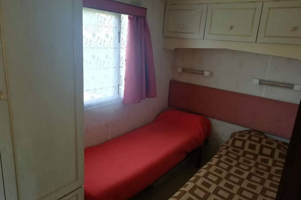 Mobilome type chalet avec terrasse 15 metres carré, vue sur montagne avoisinante in Vergongheon, Haute-Loire