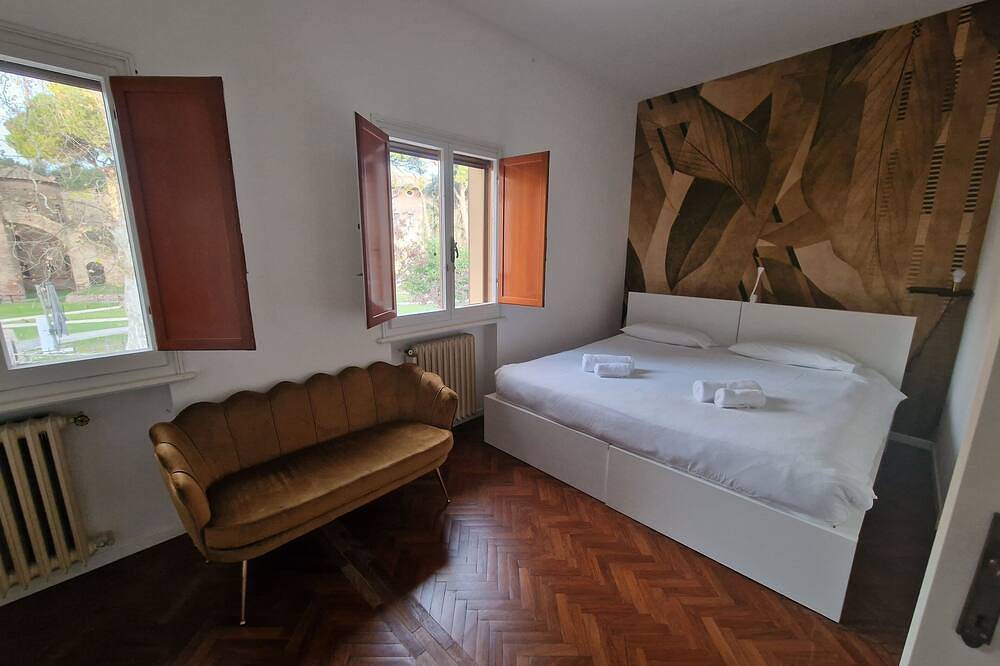 House with Unesco monuments view: San Vitale, Galla Placidia in Rávena, Provincia de Ravenna