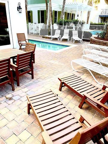 Vacation House for 18 Guests in Miramar Beach, Emerald Coast, Picture 2