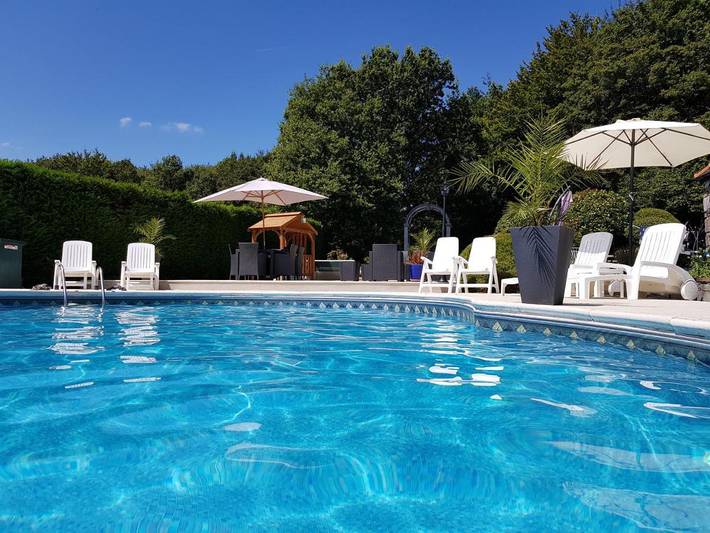 Location de vacances pour 7 personnes, avec jardin ainsi que vue et piscine à Callac - 4