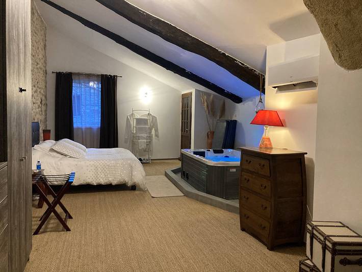 Chambre d’hôte pour 2 personnes, avec jacuzzi ainsi que terrasse et sauna