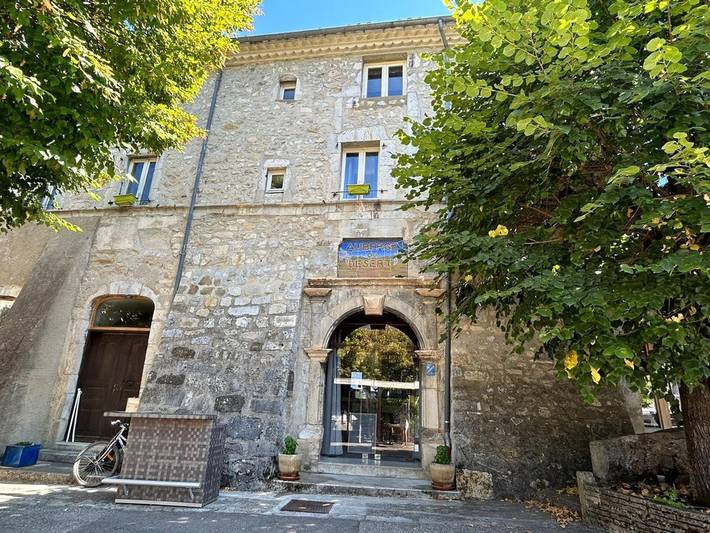 Hôtel pour 4 personnes, avec jardin et vue dans Office De Tourisme De La Vallee De La Roanne