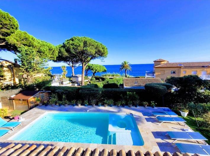Maison d’hôte pour 2 personnes, avec Terrasse et Jacuzzi ainsi que Jardin et Piscine à Roquebrune-sur-Argens