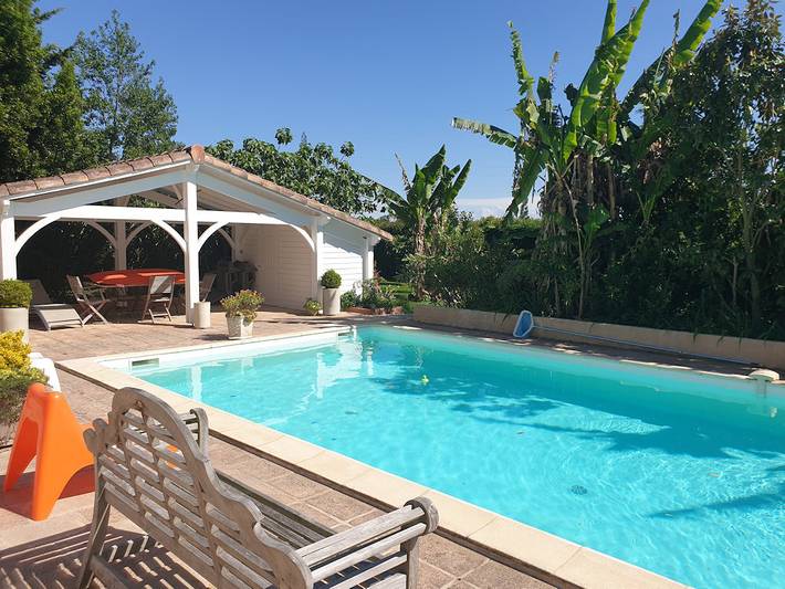 Gîte pour 6 personnes, avec terrasse ainsi que piscine et jardin - 1