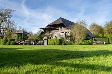 Cottage pour 4 personnes, avec jardin ainsi que terrasse et jacuzzi à Bonnebosq