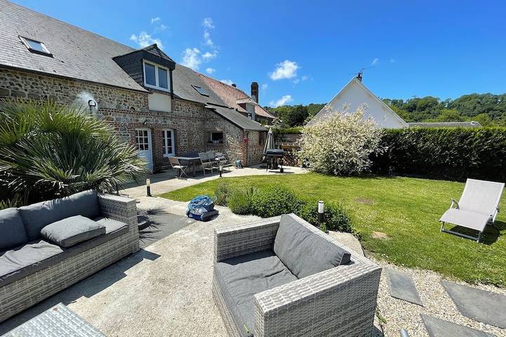 Location de vacances pour 14 personnes, avec jacuzzi et jardin, animaux acceptés à Vittefleur