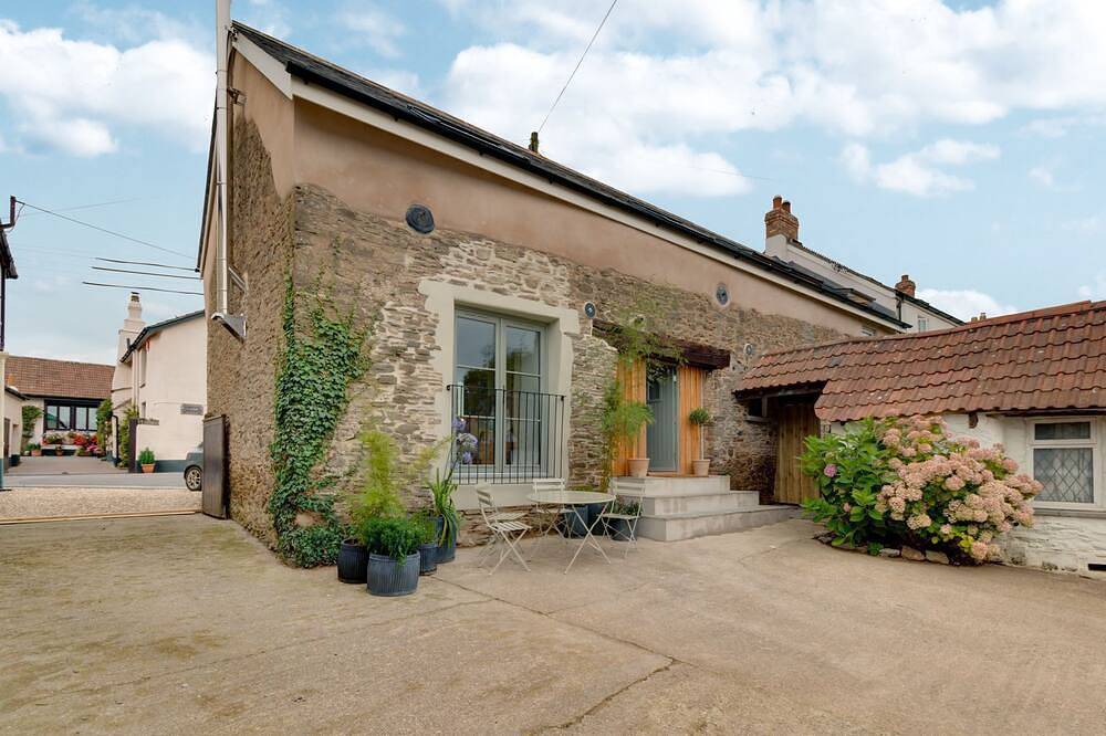 2-bedroom dog friendly cottage located in Braunton, within easy reach of the beach. in Braunton, Devon