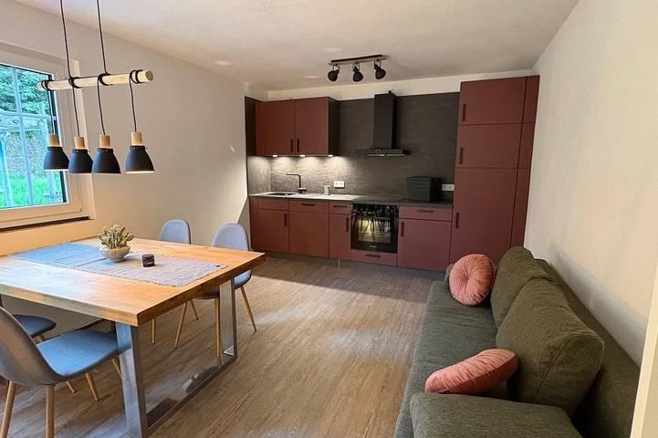 Ferienwohnung für 3 Personen, mit Balkon und Whirlpool in Schleusingen