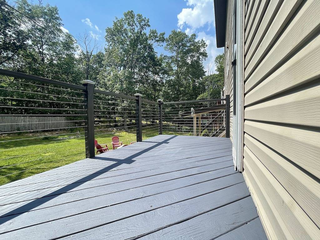 Home w/ Hot Tub, W&D + Free access to Pools, Lake, Fitness, Tennis, & More. in Saw Creek, Monroe County (PA)