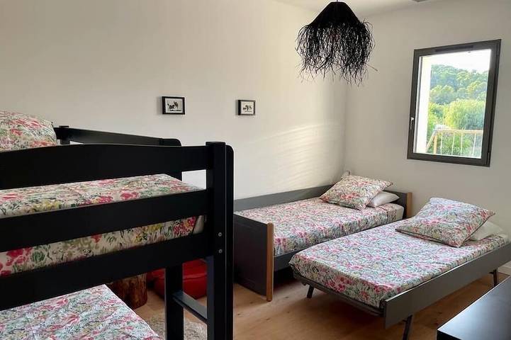 Location de vacances pour 8 personnes, avec terrasse et jardin à Aspères - 3